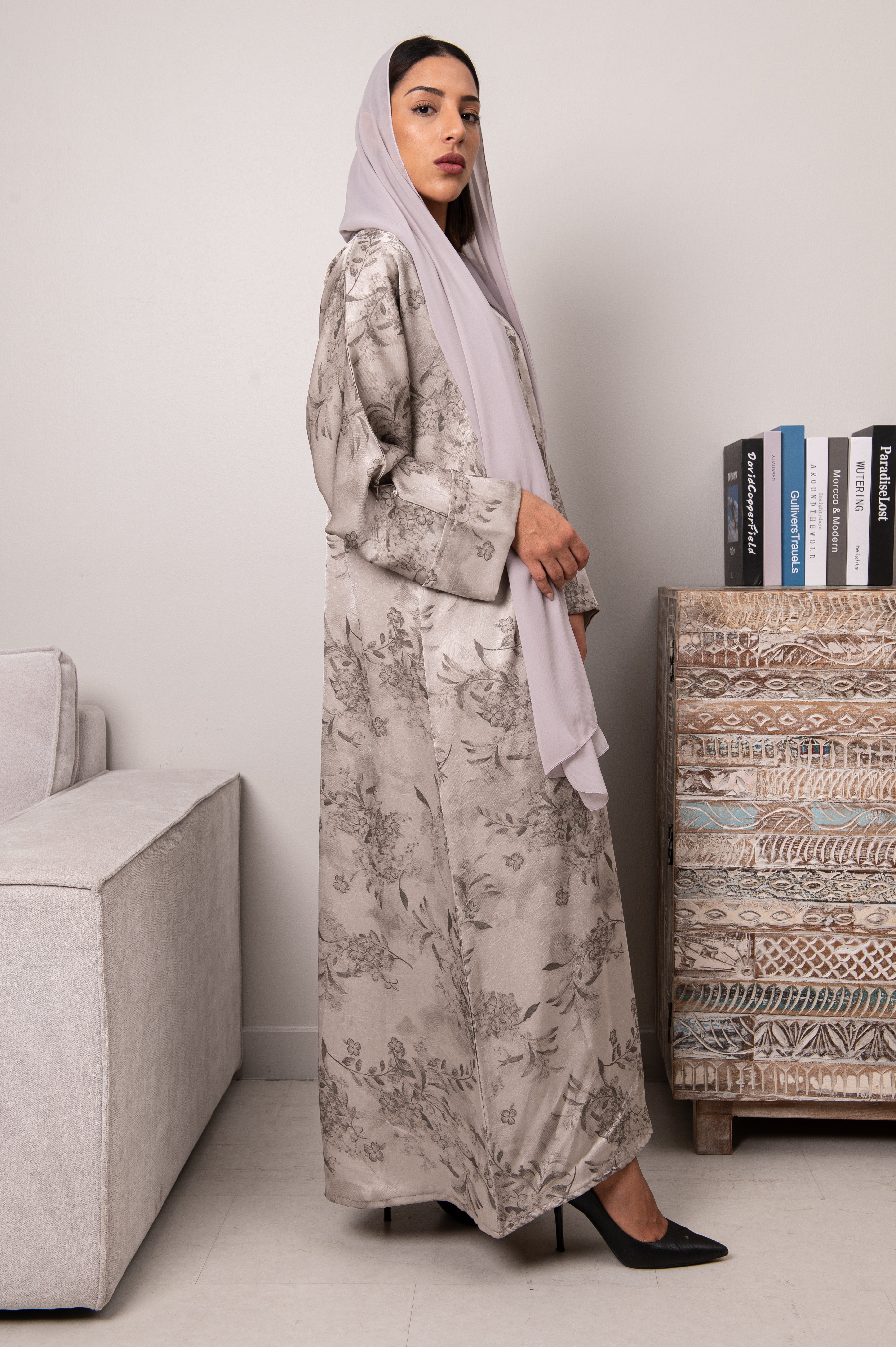 Petal Glow Abaya- Pale Grey